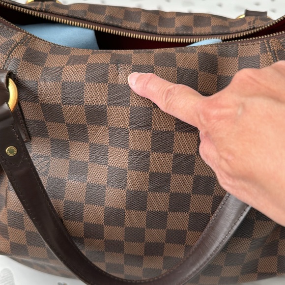 Louis Vuitton - Picture 12 of 16